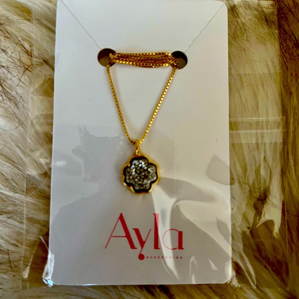 Fabulous Clover 🍀 18K Gold Plated Necklace